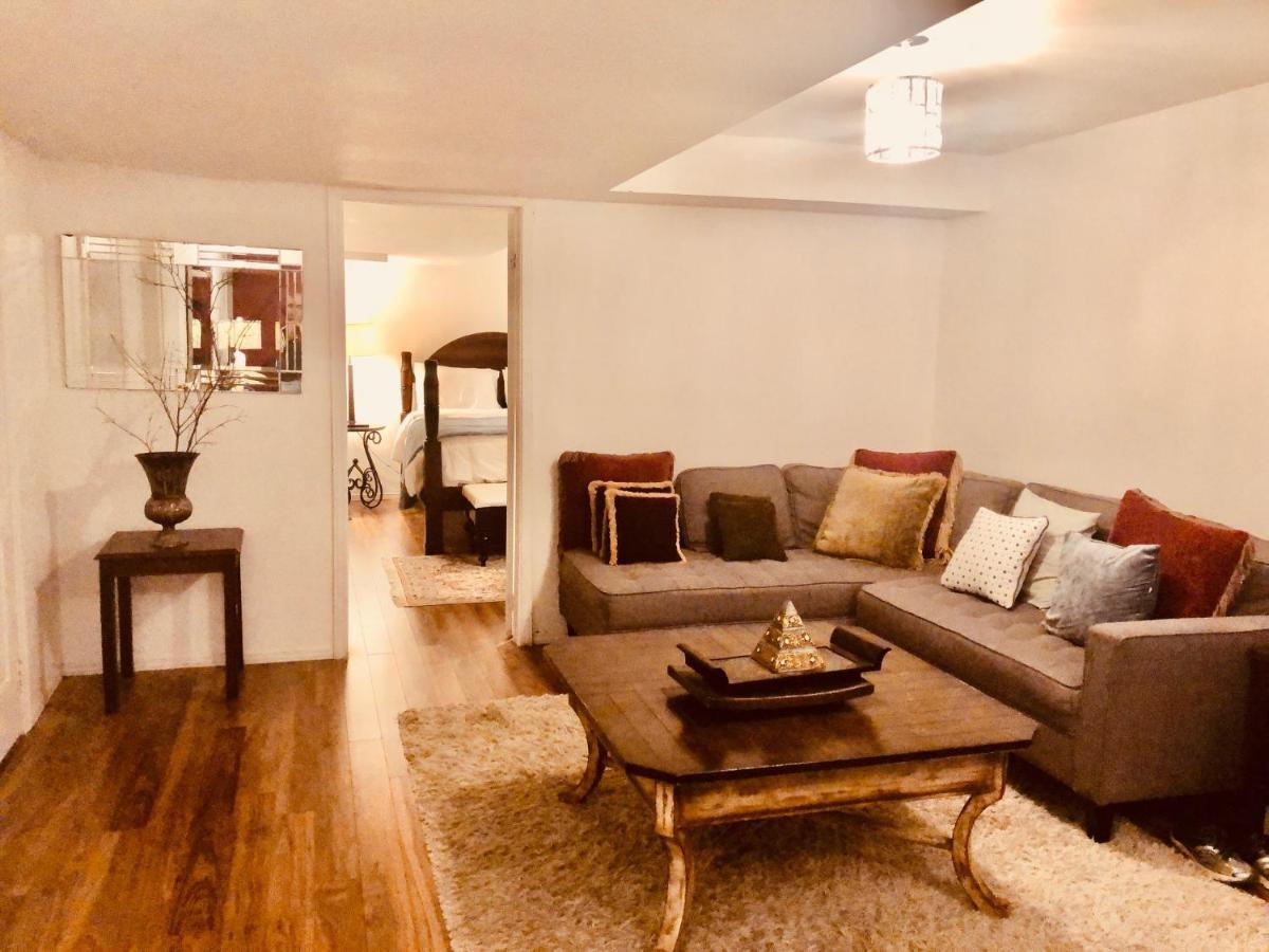 Cozy Apartment In Oakville , Ontario , Canada Buitenkant foto